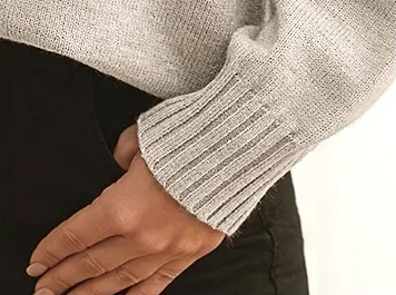 Polly - Plain V-neck sweater – loose-fitting