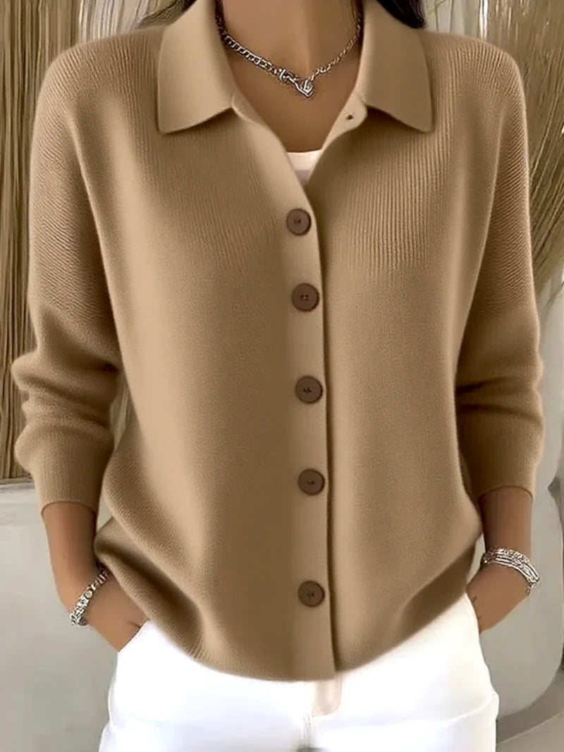 Mila - Knitted blouse with buttons