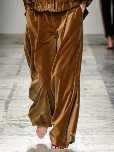 Velvet-look hoodie and pants set side view