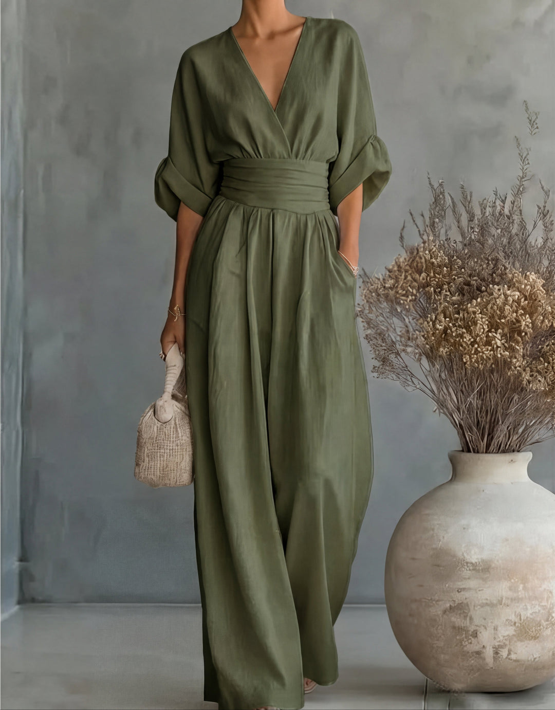 Daniela - Elegant jumpsuit with a V-neck and wide legs